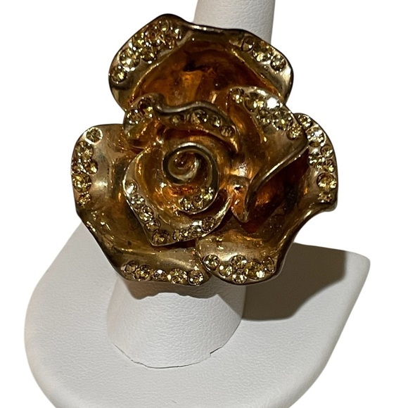 Metal and Rhinestone Flower Rings Bundle Lot 7 pcs NWT NWOT - Picture 5 of 8